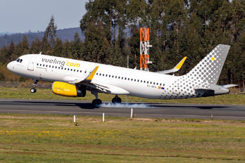 EC-MKN - Vueling Airlines Airbus A320