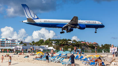 N585UA - United Airlines Boeing 757-200