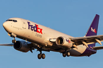 OE-IWF - FedEx Federal Express Boeing 737-800
