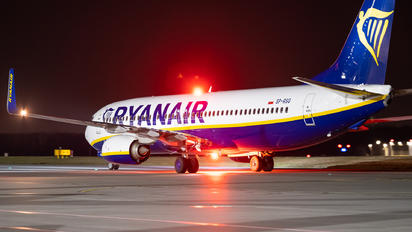 SP-RSQ - Ryanair Sun Boeing 737-8AS