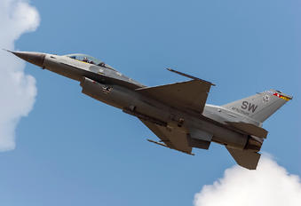92-3923 - USA - Air Force General Dynamics F-16CJ Fighting Falcon