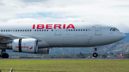 EC-MNK - Iberia Airbus A330-200