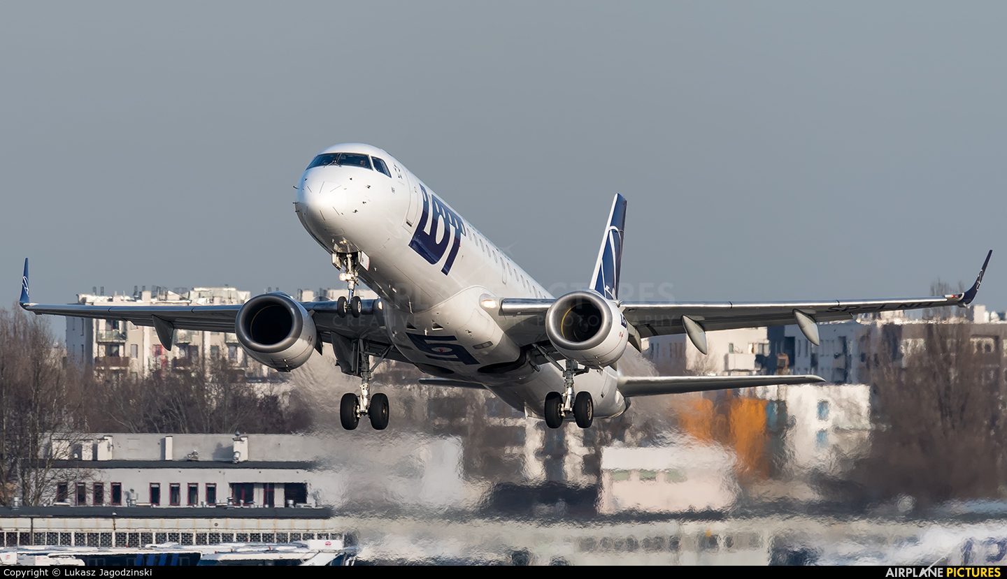 LOT - Polish Airlines SP-LMD aircraft at Warsaw - Frederic Chopin