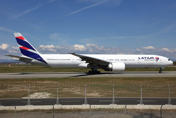 PT-MUI - LATAM Brasil Boeing 777-300ER