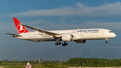 TC-LLF - Turkish Airlines Boeing 787-9 Dreamliner