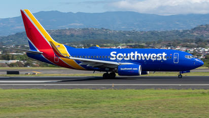 N7724A - Southwest Airlines Boeing 737-700
