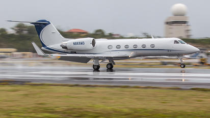 N869MD - Private Gulfstream Aerospace G-IV,  G-IV-SP, G-IV-X, G300, G350, G400, G450