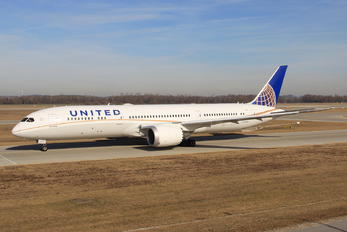 N17963 - United Airlines Boeing 787-9 Dreamliner