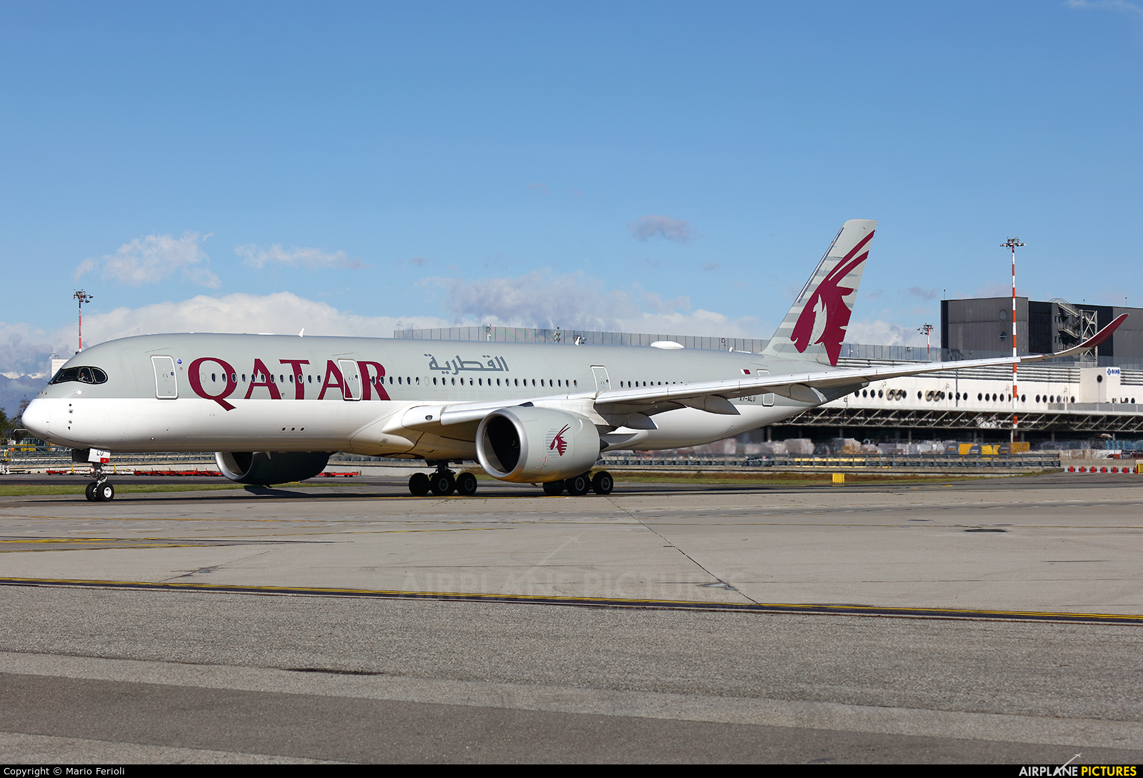 Qatar Airways A7-ALU aircraft at Milan - Malpensa