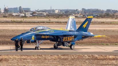 165673 - USA - Navy : Blue Angels Boeing F/A-18E Super Hornet