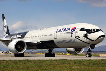 PT-MUA - LATAM Brasil Boeing 777-300ER