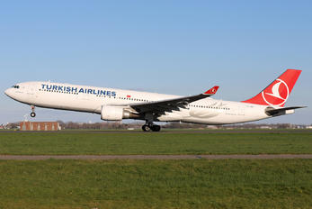 TC-JNZ - Turkish Airlines Airbus A330-300