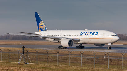 N786UA - United Airlines Boeing 777-200ER