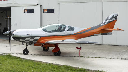 - - Private JMB Aircraft VL3