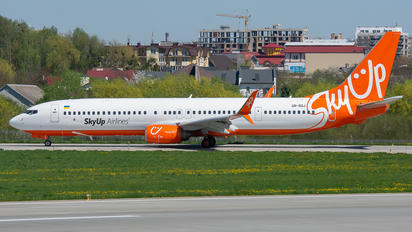 UR-SQJ - SkyUp Airlines Boeing 737-900