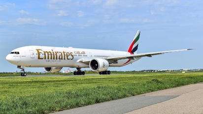 A6-EGW - Emirates Airlines Boeing 777-300ER
