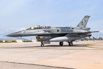 10801 - Pakistan - Air Force General Dynamics F-16D Fighting Falcon