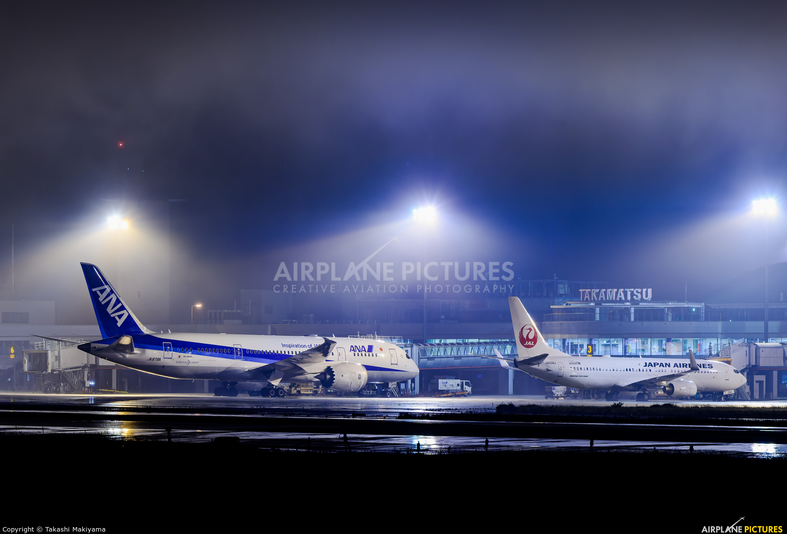 - Airport Overview - aircraft at Takamatsu