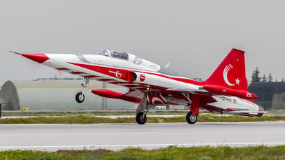70-3025 - Turkey - Air Force : Turkish Stars Canadair NF-5A