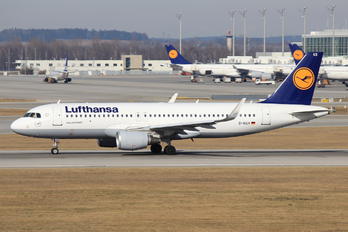 D-AIUX - Lufthansa Airbus A320