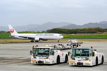 JA656J - JAL - Japan Airlines - Airport Overview - Runway, Taxiway