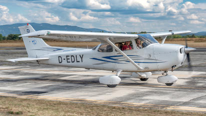 D-EDLY - Private Cessna 172 Skyhawk (all models except RG)