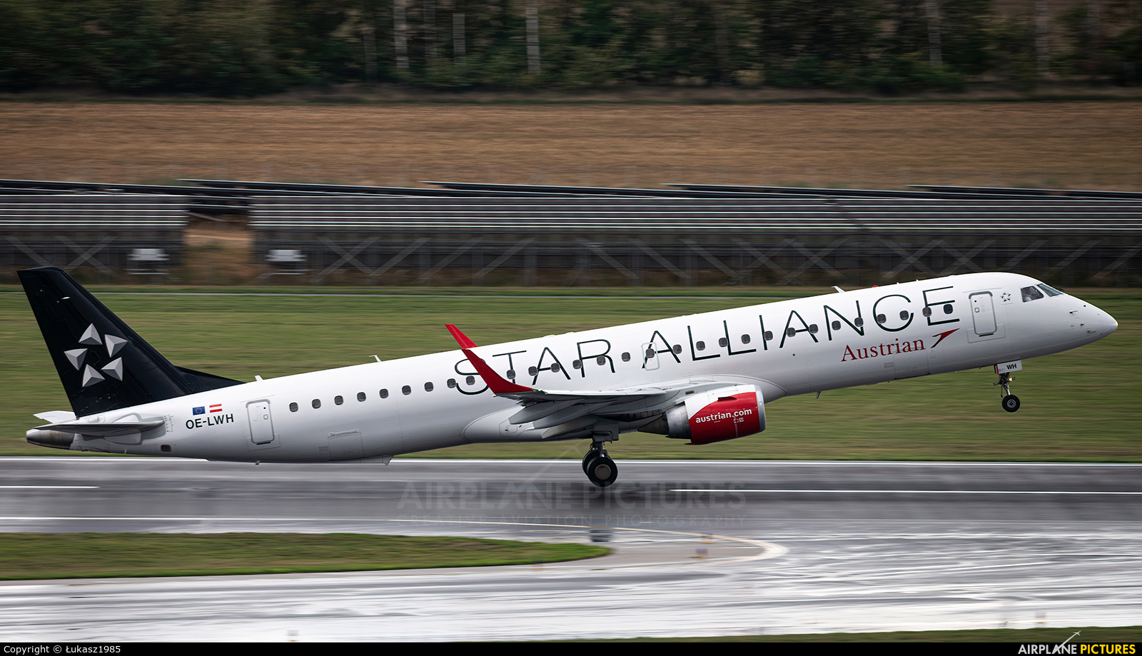 Austrian Airlines/Arrows/Tyrolean OE-LWH aircraft at Vienna - Schwechat