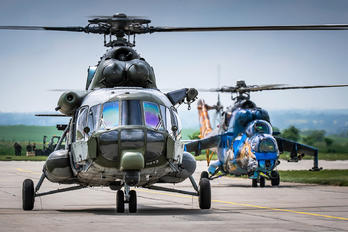 9813 - Czech - Air Force Mil Mi-171