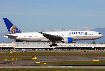 N227UA - United Airlines Boeing 777-200ER