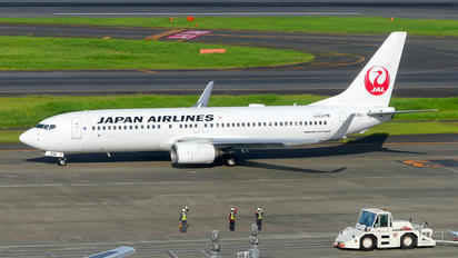 JA338J - JAL - Japan Airlines Boeing 737-800