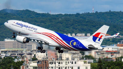 9M-MTY - Malaysia Airlines Airbus A330-200