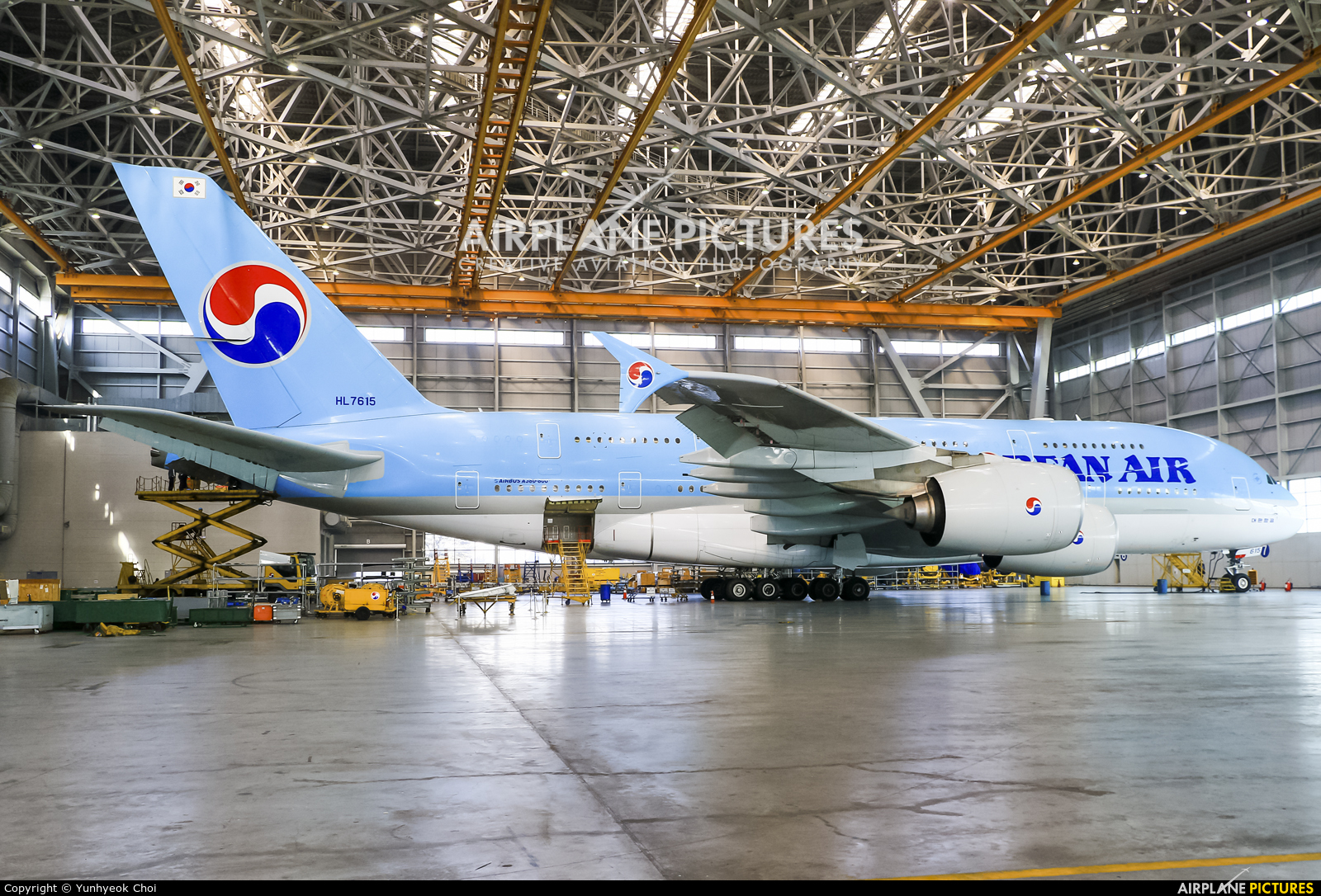 Korean Air HL7615 aircraft at Seoul - Incheon