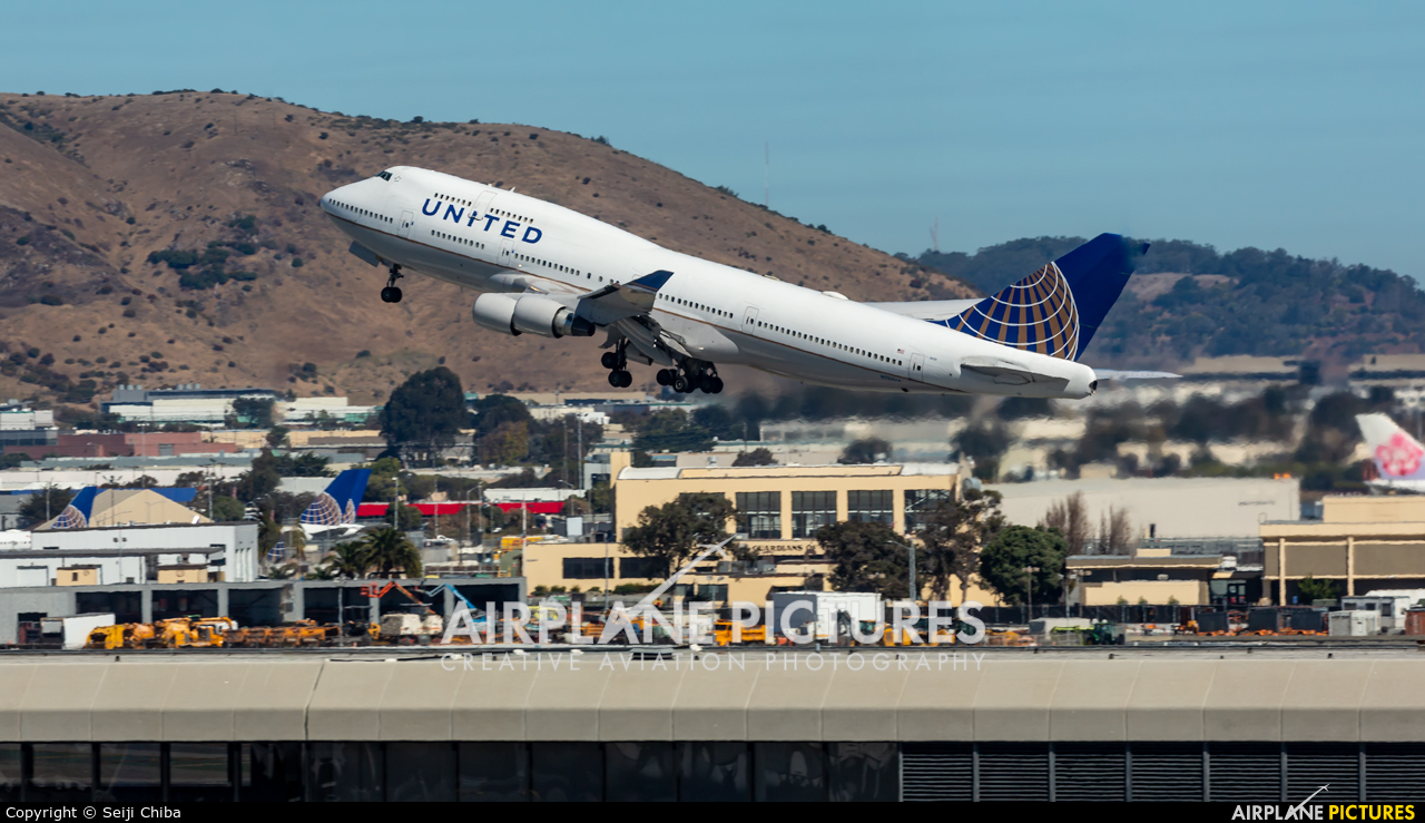 United Airlines N120UA aircraft at San Francisco Intl