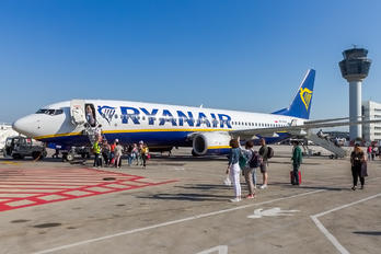 SP-RSH - Ryanair Sun Boeing 737-800