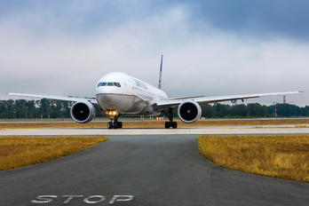 N2639U - United Airlines Boeing 777-300ER