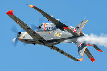 042 - Poland - Air Force "Orlik Acrobatic Group" PZL 130 Orlik TC-1 / 2