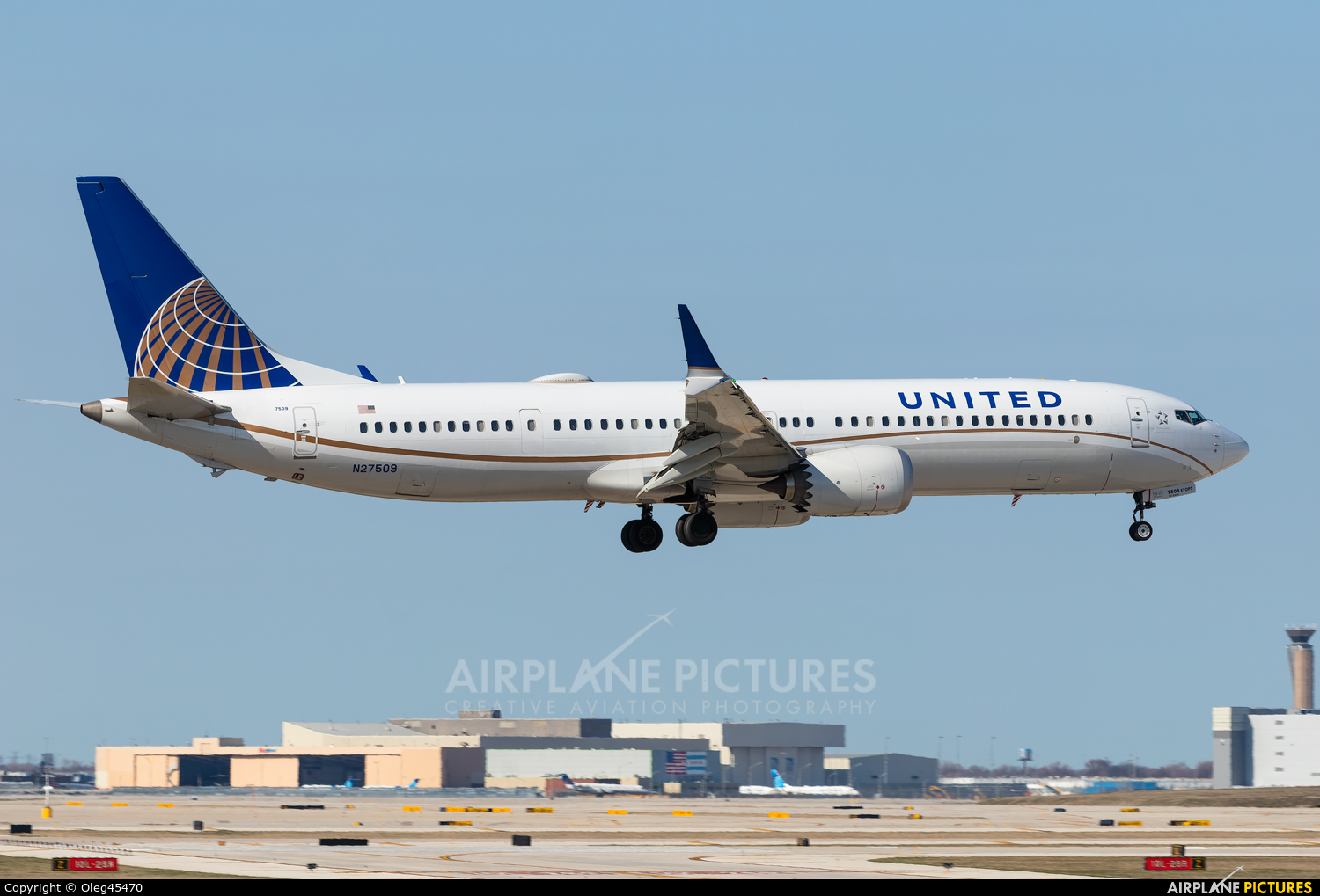 United Airlines N27509 aircraft at Chicago - O Hare Intl