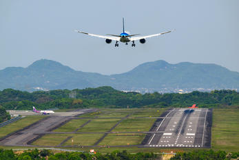 JA802A - - Airport Overview Boeing 787-8 Dreamliner