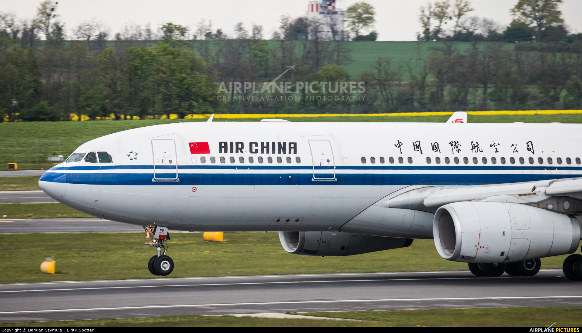 Air China B-6115 aircraft at Vienna - Schwechat