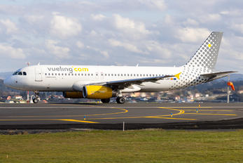 EC-LRY - Vueling Airlines Airbus A320