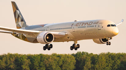 A6-BMA - Etihad Airways Boeing 787-10 Dreamliner