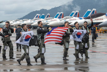 - - Korea (South) - Air Force: Black Eagles - Airport Overview - People, Pilot