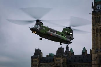 147310 - Canada - Air Force Boeing CH-47F Chinook
