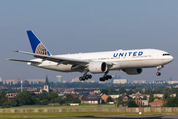 N77006 - United Airlines Boeing 777-200ER