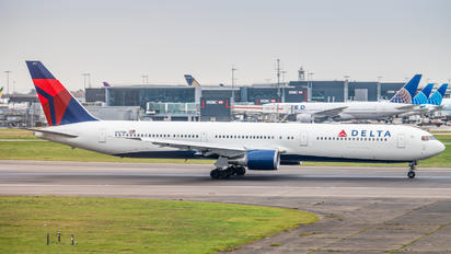 N827MH - Delta Air Lines Boeing 767-400ER