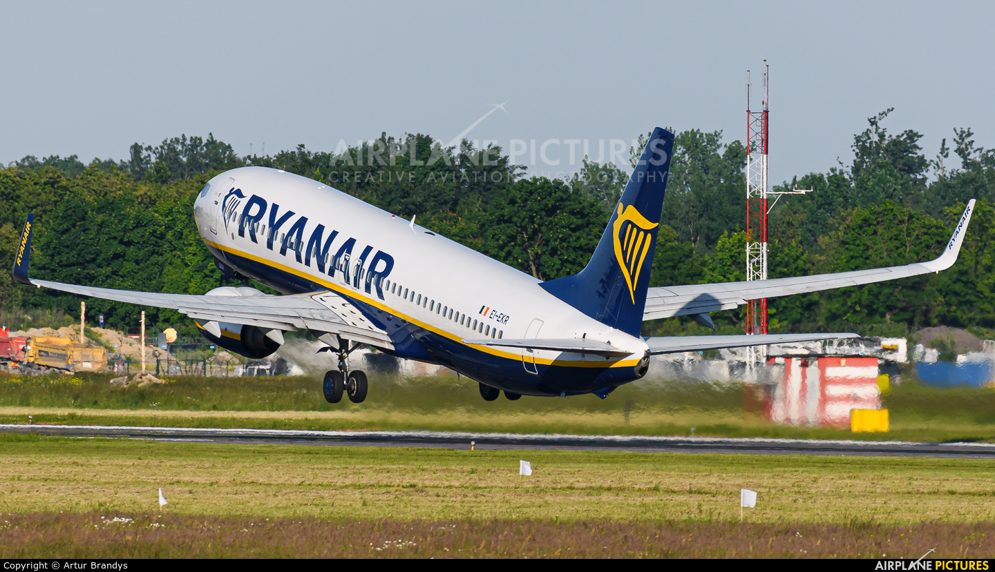 Ryanair EI-EKR aircraft at Kraków - John Paul II Intl