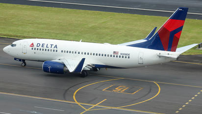 N308DE - Delta Air Lines Boeing 737-700
