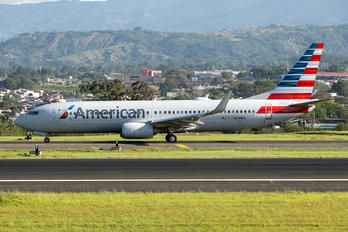 N339PL - American Airlines Boeing 737-800