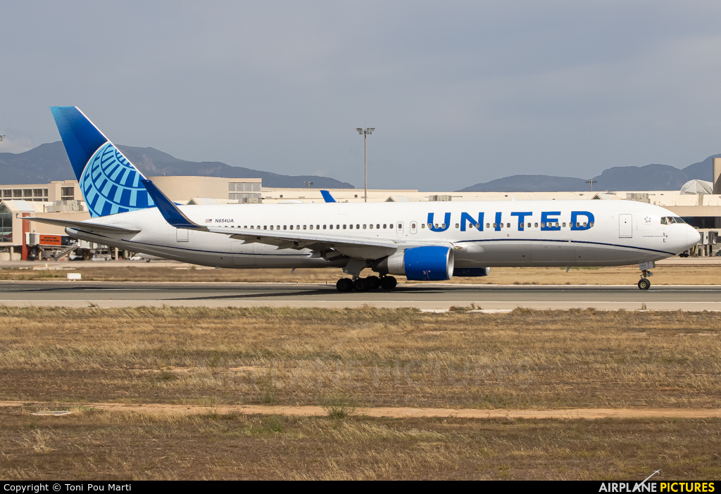 United Airlines N654UA aircraft at Palma de Mallorca