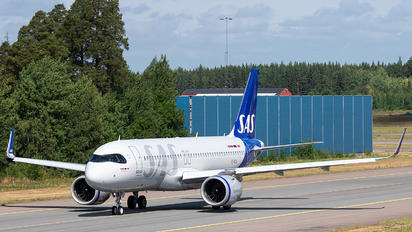 EI-SCA - SAS - Scandinavian Airlines Airbus A320 NEO